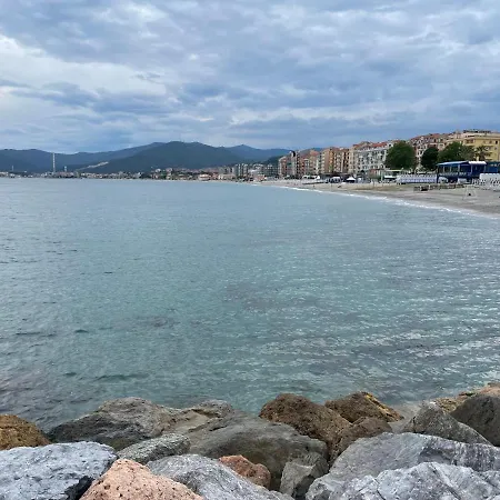Due Passi Dal Mare *